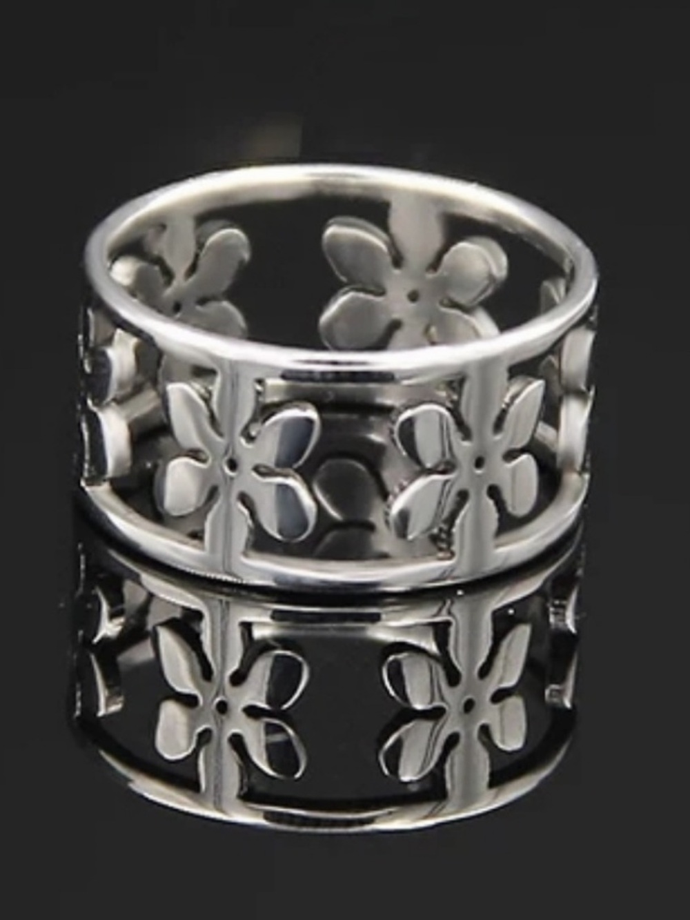 Womens Silver Flower Band Ring Titanium NWT